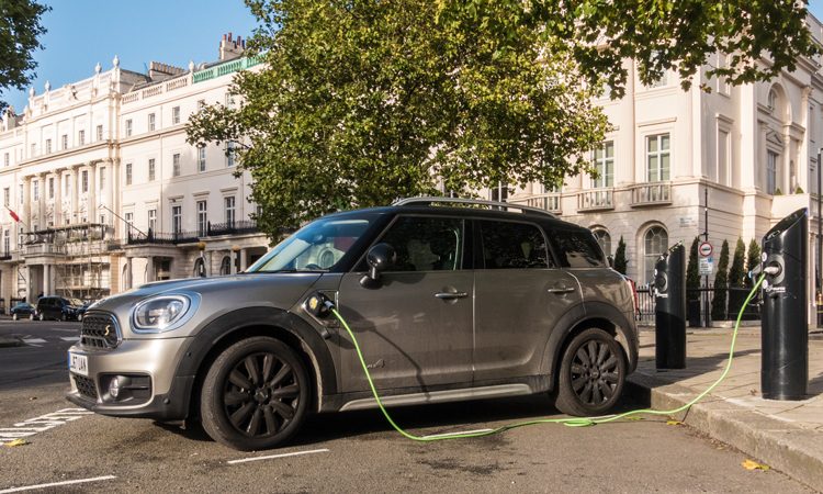 อังกฤษขยับแผนงาน “แบนรถน้ำมัน” เร็วขึ้นจากเดิม 5 ปี- รถเช่าดีดี